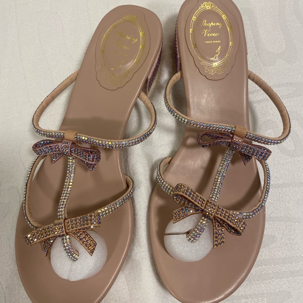 Rhinestone Bow Luxury T-strap Women’s Chunky Heel Sandals size 37 (6.5 or 7)